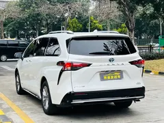 2023 Toyota Sienna 2.5L Hybrid Luxury, белый — фото 6