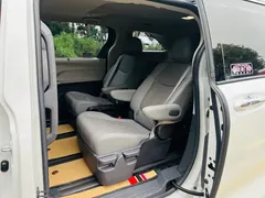 2023 Toyota Sienna 2.5L Hybrid Luxury, белый — фото 9