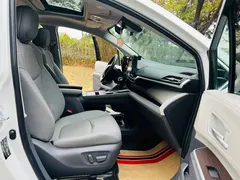 2023 Toyota Sienna 2.5L Hybrid Luxury, белый — фото 10