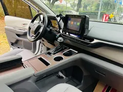 2023 Toyota Sienna 2.5L Hybrid Luxury, белый — фото 12