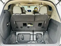 2023 Toyota Sienna 2.5L Hybrid Luxury, белый — фото 19