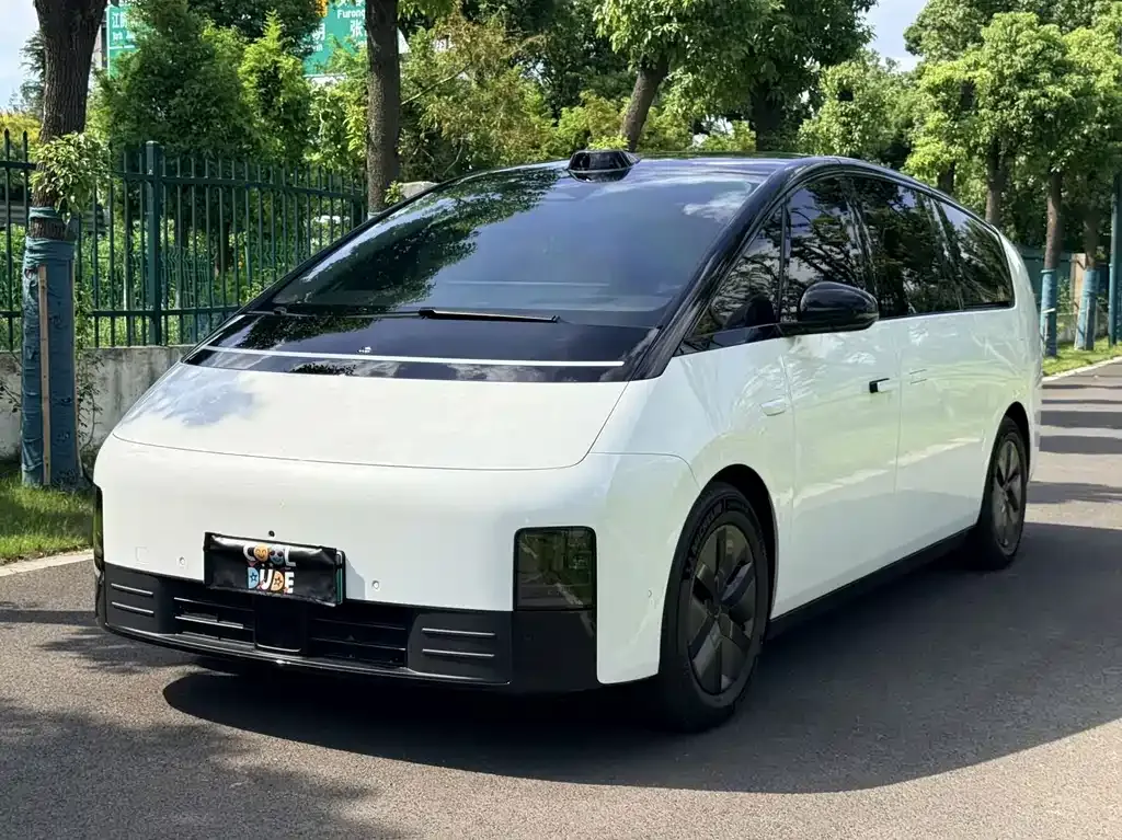 2024 Li Auto MEGA Ultra