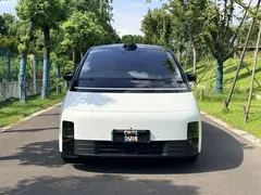 2024 Li Auto MEGA Ultra, белый — фото 2