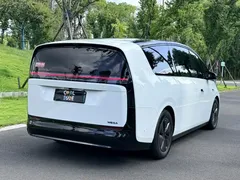 2024 Li Auto MEGA Ultra, белый — фото 3