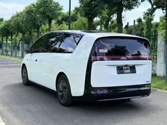 2024 Li Auto MEGA Ultra, белый — фото 6