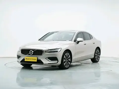 2023 Volvo S60 B4 Luxury