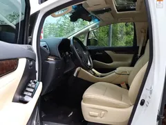 2021 Toyota Alphard Hybrid 2.5L Luxury, белый — фото 10