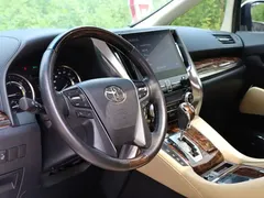 2021 Toyota Alphard Hybrid 2.5L Luxury, белый — фото 14