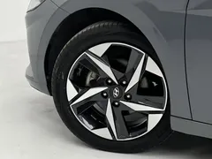 2022 Hyundai Elantra 240TGDi DCT LUX Premium — фото 11