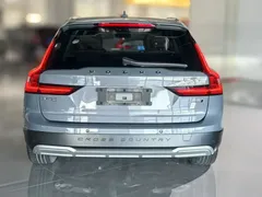 2022 Volvo V90 Cross Country B5 AWD — фото 5