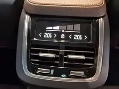 2022 Volvo V90 Cross Country B5 AWD — фото 18