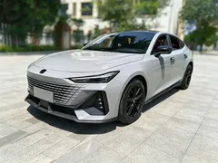 2022 Changan UNI-V 1.5T — фото 1