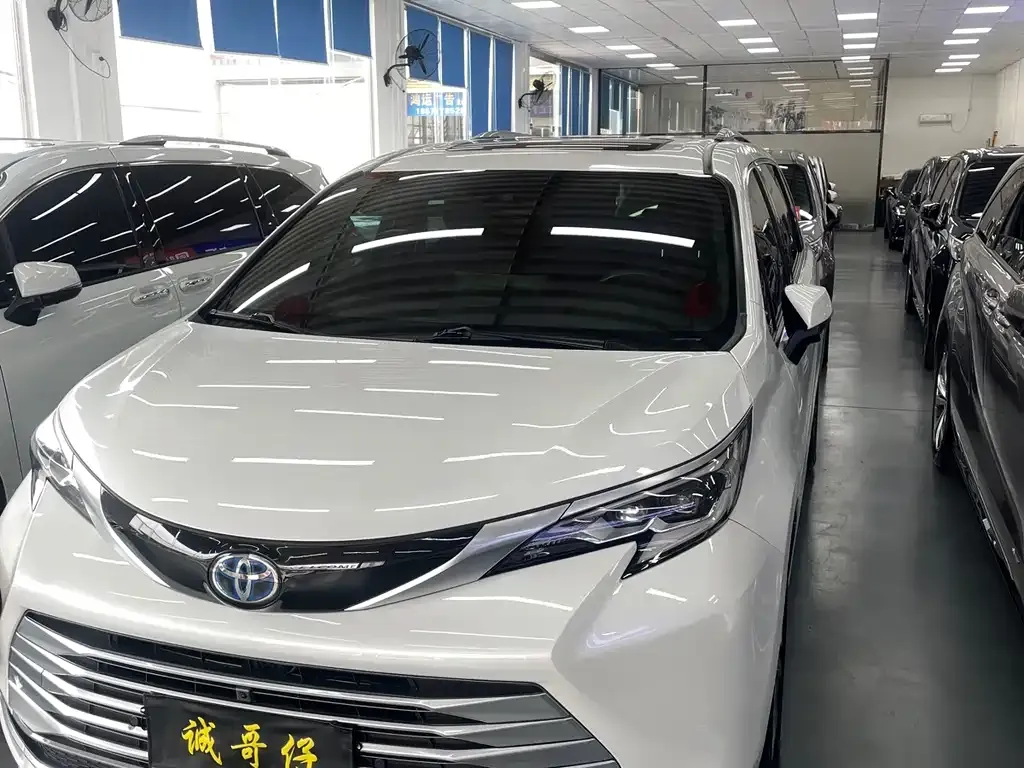 2021 Toyota Sienna 2.5L Hybrid Ultimate