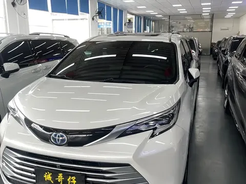 2021 Toyota Sienna 2.5L Hybrid Ultimate