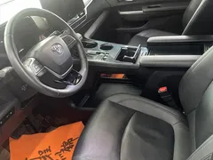2021 Toyota Sienna 2.5L Hybrid Ultimate, белый — фото 6