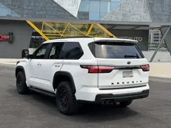 2023 Toyota Sequoia 3.5T, белый — фото 4