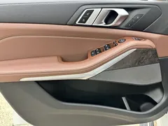 2021 BMW X5 xDrive40i M, белый — фото 17