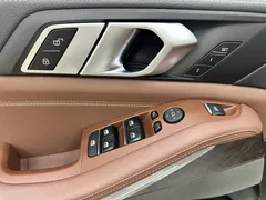 2021 BMW X5 xDrive40i M, белый — фото 18