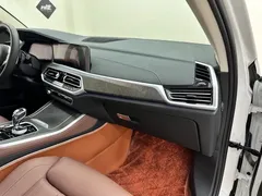 2021 BMW X5 xDrive40i M, белый — фото 25
