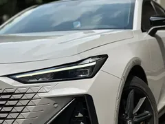 2023 Changan UNI-V iDD 1.5T 113km PHEV — фото 4