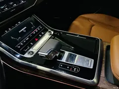 2023 Audi Q7 55 TFSI quattro S line Sport, чёрный — фото 11