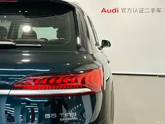 2023 Audi Q7 55 TFSI quattro S line Sport, чёрный — фото 17
