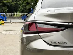 2022 Lexus ES 200 — фото 6