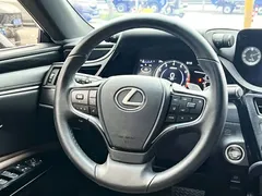 2022 Lexus ES 200 — фото 13