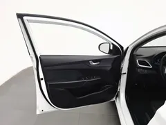 2020 Hyundai 1.4L MT GLS, белый — фото 8