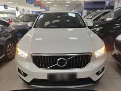 2021 Volvo XC40 T4 4WD Luxury, белый — фото 3