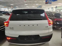 2021 Volvo XC40 T4 4WD Luxury, белый — фото 6