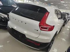2021 Volvo XC40 T4 4WD Luxury, белый — фото 7