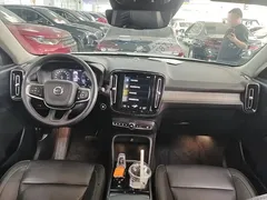 2021 Volvo XC40 T4 4WD Luxury, белый — фото 10