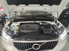 2021 Volvo XC40 T4 4WD Luxury, белый — фото 20