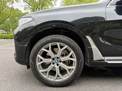 2021 BMW X7 xDrive40i, чёрный — фото 9