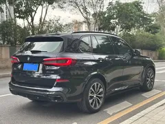 2022 BMW X5 xDrive30i M, чёрный — фото 6