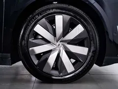 2025 Li Auto i8 Standard, чёрный — фото 12