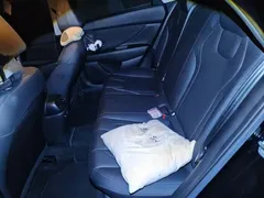 2022 Hyundai Elantra 1.5L CVT LUX, чёрный — фото 15
