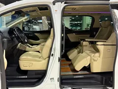 2021 Toyota Alphard Hybrid 2.5L Premium, белый — фото 10
