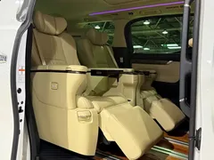 2021 Toyota Alphard Hybrid 2.5L Premium, белый — фото 11