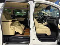 2021 Toyota Alphard Hybrid 2.5L Premium, белый — фото 12