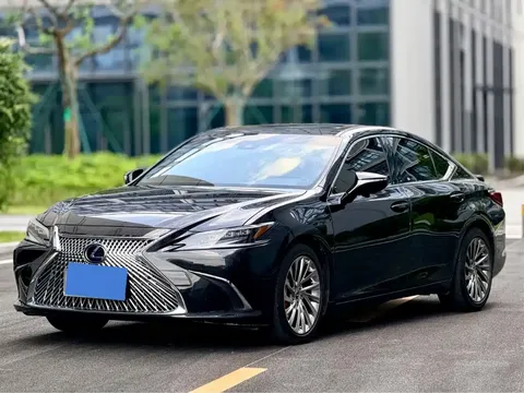 2022 Lexus ES 300h Premium