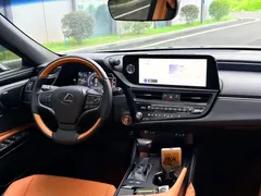 2022 Lexus ES 300h Premium, чёрный — фото 7