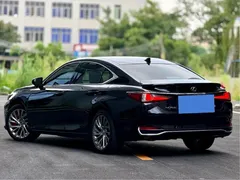 2022 Lexus ES 300h Premium, чёрный — фото 13