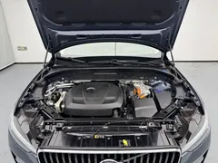 2023 Volvo XC60 T8 PHEV Long Range 4WD Luxury, синий — фото 11