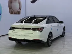 2022 Hyundai Elantra 1.5L CVT LUX Premium, белый — фото 4