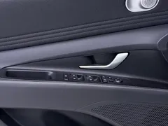 2022 Hyundai Elantra 1.5L CVT LUX Premium, белый — фото 7