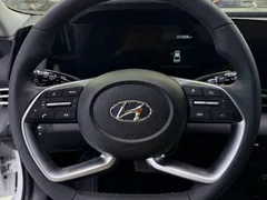 2022 Hyundai Elantra 1.5L CVT LUX Premium, белый — фото 12