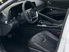 2022 Hyundai Elantra 1.5L CVT LUX Premium, белый — фото 13