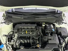 2022 Hyundai Elantra 1.5L CVT LUX Premium, белый — фото 23